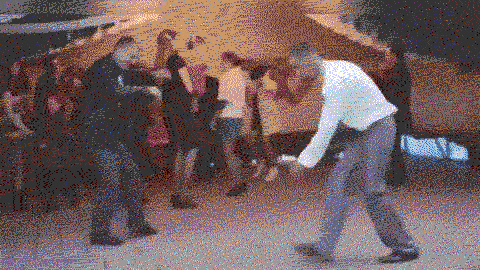 vendedor bailando